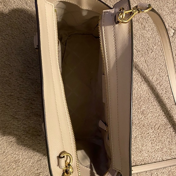 Micheal Kors Purse - Picture 4 of 4